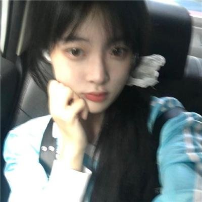 穿黑衣的女孩